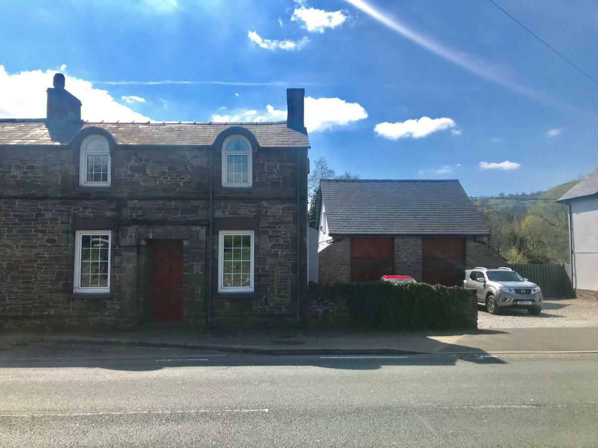 Post Office Row Apartment And Garden Crickhowell Exteriér fotografie